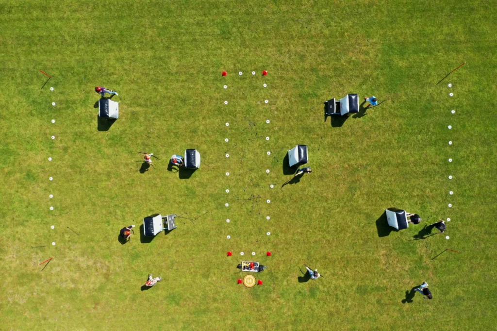 Overzicht van Archery Tag speelveld tijdens workshop
